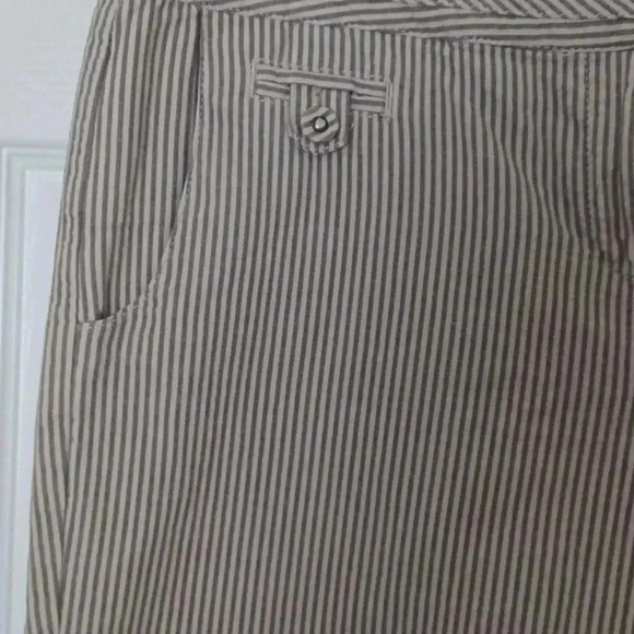 -- Striped Bermuda shorts - Picture 3 of 7